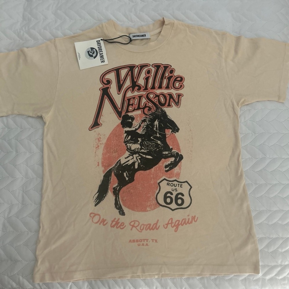 NWT Daydreamer size small Willie Nelson tshirt. Retails $98